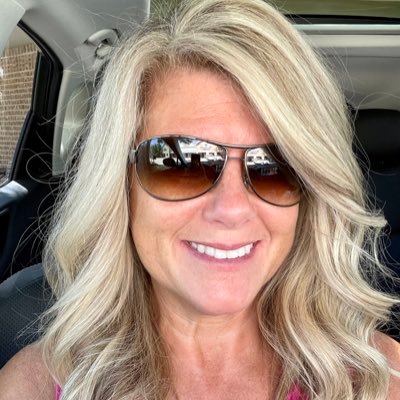 wife/mom to 2 amazing girls/504 Coordinator/life-long learner/avid reader/love my daily Starbucks👩🏼❤️👨🏻 👩👧👧✏️💡📚☕️