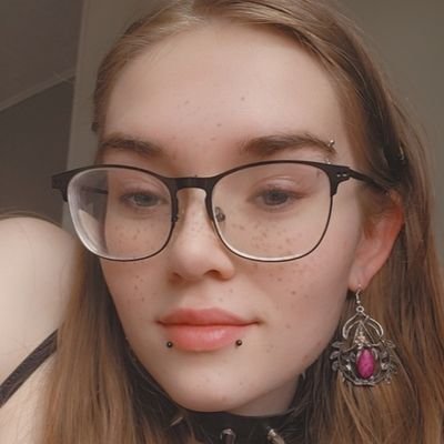 💚22yr lil stoner chick with lots of love and even better ive got a cat💚