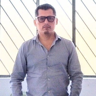 Cuestionador. Nadie es dueño de la verdad. La verdad es una búsqueda con la razón y la justicia. El que se la irroga es un necio