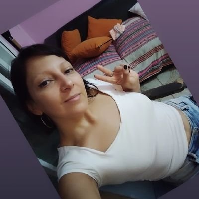 dani_2_9's profile picture. ✌️💜💚 Lo que sigue es cuerpo a cuerpo