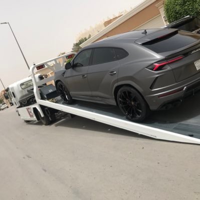 سطحه داخل وخارج الرياض