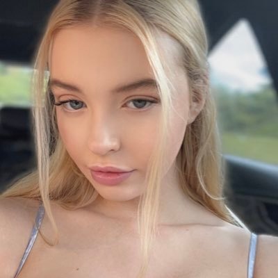 hi I’m Sophia and I enjoy Gaming & Cosplay & being naked | chat with me below 😝