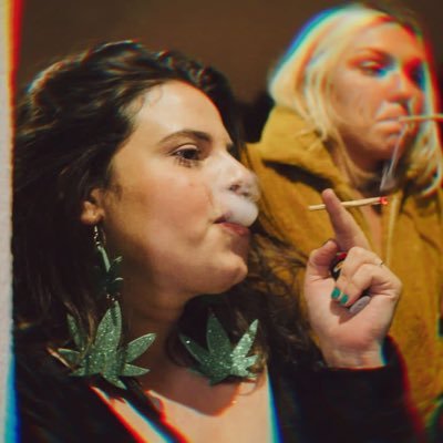 nati_hgb's profile picture. não sei nadar, nem andar de bicicleta mas tô tentando ser caiçara.