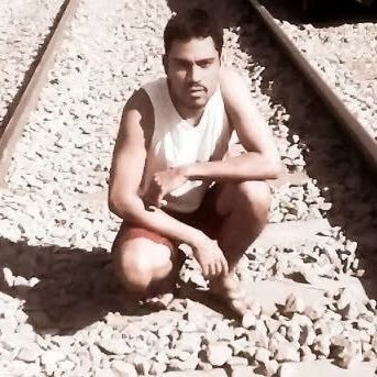 Ator, cantor, compositor e poeta.
Você precisa aprender a viver de verdade...
