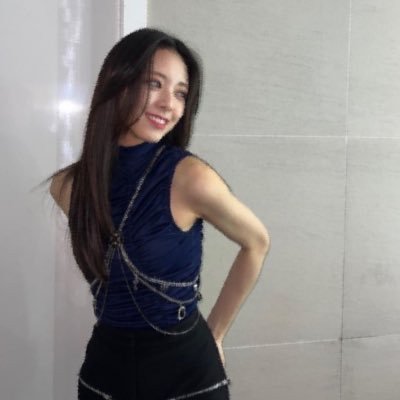 عند موتي ي صديقتي خبئي لي بين الأسحار دعوه حادثيني كل ليله ضُمي اسمي في دُعاكِ واطلُبي لي الجنه ✨. . 🍂