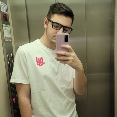 Sponsorship Manager de @KRUEsports. Estudio Publicidad en UADE.
#essereFerrari 🔴
Trust Only in the Force.