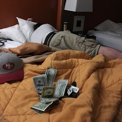 Advantage Player with a Fanny Pack
(slots and poker for a living)