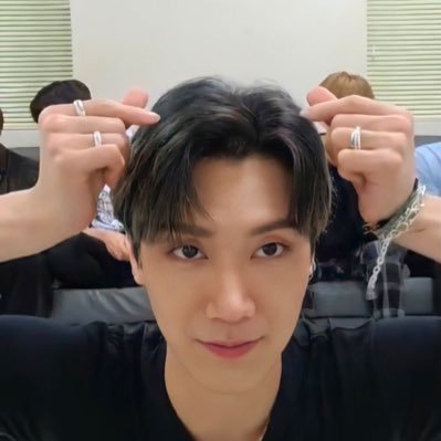 {🐱&🐱} JOHNNY SUH🌻 #Johfam TEN CHITTAPHON #10evly ( ・᷄ὢ・᷅ ) #รีวิวกับนมกล่อง 🙇♀️💗