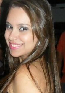 Eu não me importo com o que as pessoas pensam de mim. 
Eu me importo com o que elas pensam delas mesmas. ;*