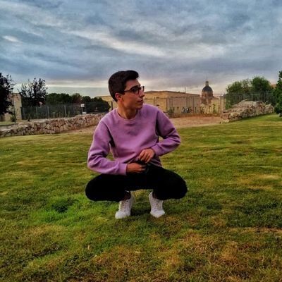 Un dramas q solo está aquí para quejarse♉
Y pues soy salmantino, músico y estudiando en Donosti😎