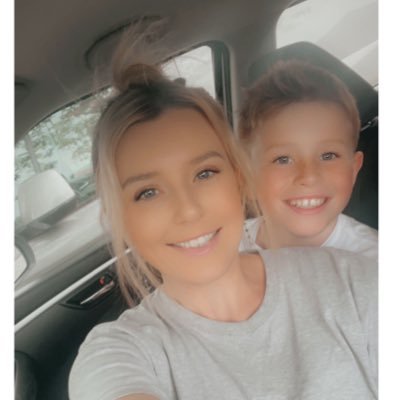 ames_miss's profile picture. Teacher and book lover 💕