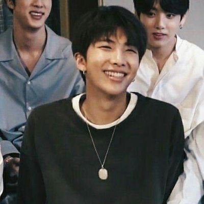 'Bạn bước vào cuộc sống của chúng tôi khi chúng tôi cần bạn nhất'
Fan acc @BTS_twt
 Yangie ♥