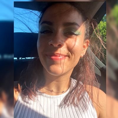 Il paraît que c'est infirmière ici 👩🏻🎓💉
Les 3 culs de ma vie 🍑
Chauffeuse de sirène 🚑