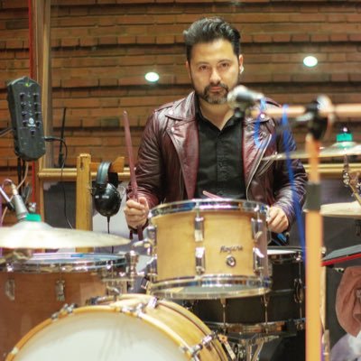 Baterista, jazz, bambuco, guabina, rock. Investigador académico - Arte Sonoro.