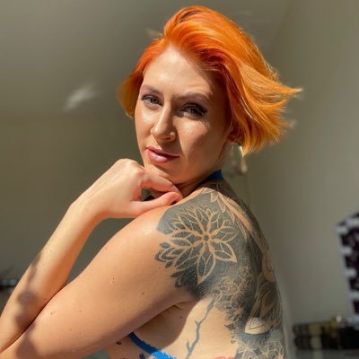 tattooed yoga teacher with a wild side 😈🧘♀️ Tarot card reader and anything magical is my vibe.. oh and I love it in ASS actually I like both holes full 💋