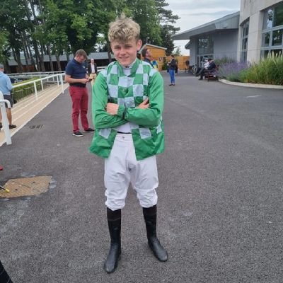 Amateur Jockey 🏇                                             

Media Management @jameswmooremed1