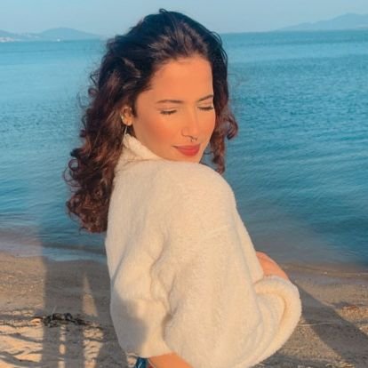 O amor é a única coisa que transcende o tempo e o espaço... ✨