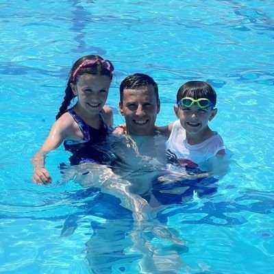 Husband and Dad of 2, loves Football and my Family 🧒👱♀️🙎♀️🙎🐕🦺