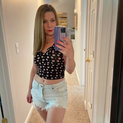 kentuckybred33's profile picture. Kentucky taught me to live in the city. They are tennis shoes. Words need action. I don’t follow directions or give straight answers.