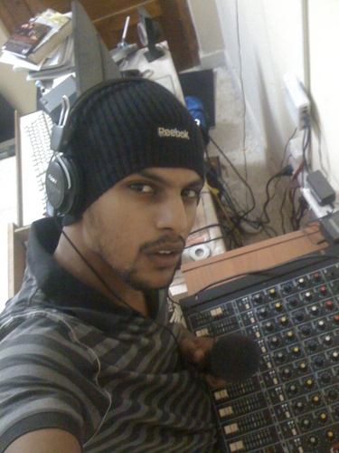 Rapper,Lyricist,Composer @ Microphone Creatures
Marine Engineer(3rd engineer) @ Gearbulk