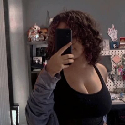 Max_JCSA's profile picture. _volei
_skate
_ler
_jogar vídeo game