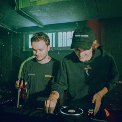 ◈ two lads from all over just making music 🇳🇿🏴🇺🇸🇧🇬 ◈ MGMT & Bookings: acrillics@gmail.com & @grooovynor at @arcanamgmt: honora@arcanamgmt.com
