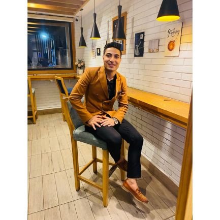 Chemist 🥼🧬✨
FSBU …... 

''« أكثر ما يطمئن روحي أن اللّٰه يعلم، يعلم من أكُون ويعلم كيف أبدو من الداخل، ويعلم كل جوانبي، هُو في قلبي ومعي »'' ...👑🖤✨