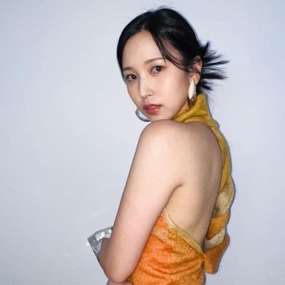 yes, the rumors were right im mina's fucking girlfriend
