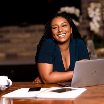 AlexusAbriar's profile picture. Hi! I help women market to their online audience with custom graphic creation| IG: @alexusabriar | Work With Me👇🏾