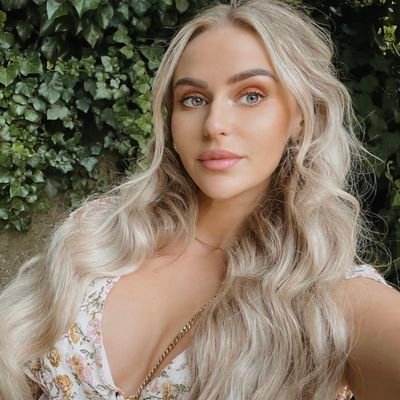 Fanpage of Swedish Model & Youtuber Anna Nystrom