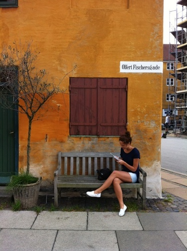 Går på BI Stavanger, jobbe på klesbutikken Hans og Grete i Ølen. Nyte livet og har det bra. Skrive stort sett om alt og ingenting. Takk for meg, hadebra.