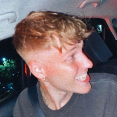 iamprestonbarry's profile picture. kid who loves music 🤷‍♂️