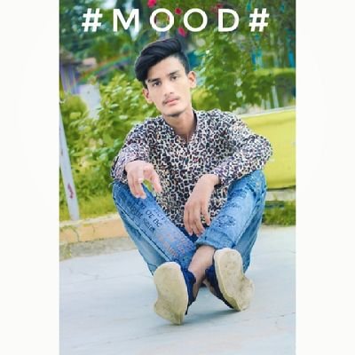 👑 Twitter King 👑
👪Mom & Dad My 💞 World💞
👔Unique Personality 👔
🔥Royal Blood🩸
😘Royal Enfield Lover😘
🙈Hak Se Single😝
🎂Royal Entry🎂On 5 April 🎉