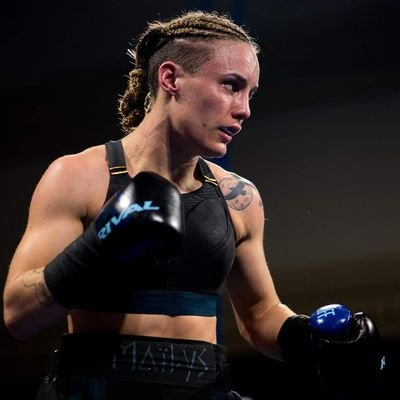 🇨🇵 Professional woman fighter 
🎖French title Bantamweight 
Sponsorship ? ➡️ DM