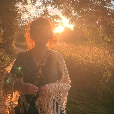 Textile creator & Artist. Photographer. https://t.co/rjiQHK4wlX  Romani/Sinti heritage 🦊  Inspired by nature, Pre-Raphaelites & the unusual ✨