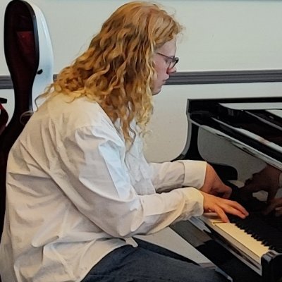 HajanBlajan01234 / Oliver Svensson
Classical Composer and Pianist