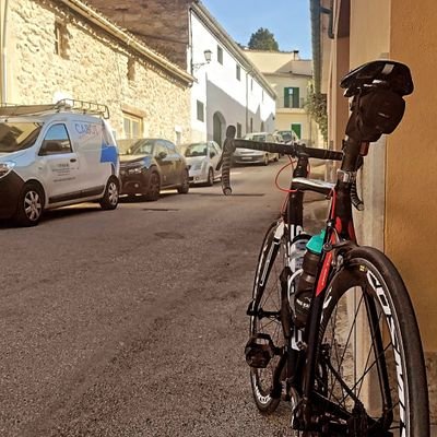 MikiGelabert12's profile picture. Geògraf 🌍 i docent 👨‍🏫. Intent fer running però m'estira més fer birring 🍺.