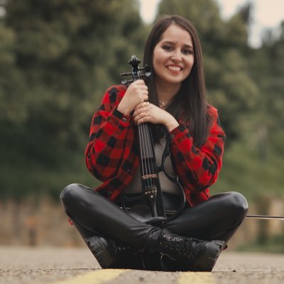 kkarenmusic's profile picture. ✨𝙈𝙞 𝙑𝙞𝙤𝙡𝙞𝙣 𝙚𝙨 𝙢𝙞 𝙑𝙤𝙯✨
- Música para todo tipo de evento
- Clases de Violín Presencial y Online
- Venta de partituras
- Blogger en #Hive 💌
