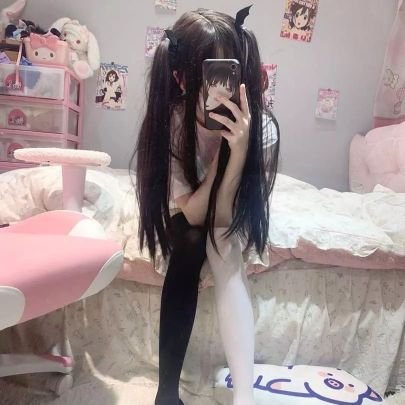 fruitpose's profile picture. 