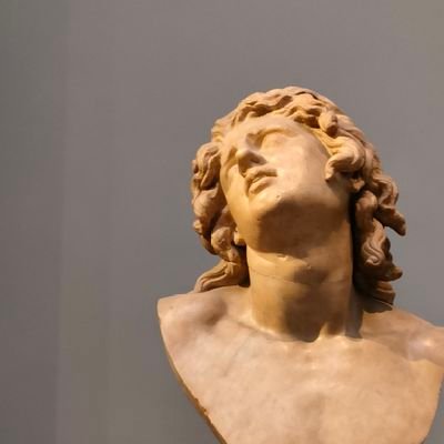 psicosinfinita's profile picture. i think i’ll miss you forever like the stars miss the sun in the morning sky
-enfp, capricorno (she/her)