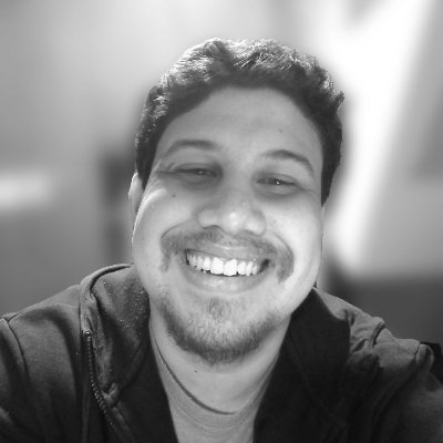 🎬 Youtube e Redes Sociais.
Formado em Comunicação Social - Rádio, Televisão e Internet pela FIAM FAAM.