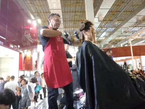 NÃO SE QUEIXE DO.
O MUNDO NÃO E MAU.
OS HOMENS E QUE AINDA NÃO CONSEGUIRAM SER BOM