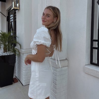 ashmoore090's profile picture. 