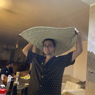 _parawm's profile picture. زخم بزن، من راه به راه الکل