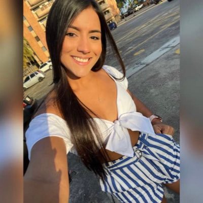 24 años 👑 TSU. En Adm. De Aduanas.🎓 Venezolana🇻🇪 Mi lugar favorito, es el mar 🌊. Me encanta ir de compras 🤭Creo en mí 🙌🏻