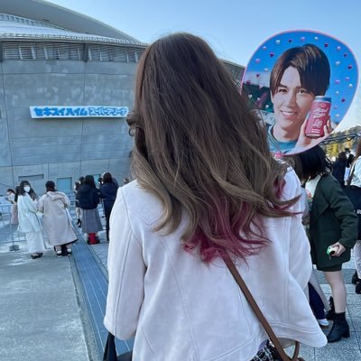 chie327j's profile picture. 