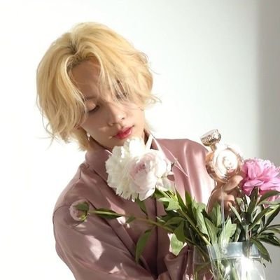 bns acc. š·collecting:
bts,svt and enhašø
