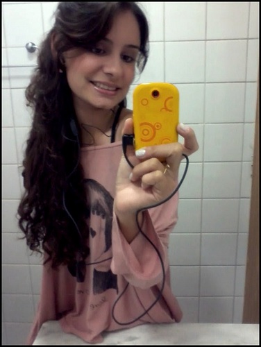 Renata Moura, 16 amos, leonina, cruzerenci, filha unica, muito feliz, chatinha, possessiva kk só as vezes, gostou - Follow-me....