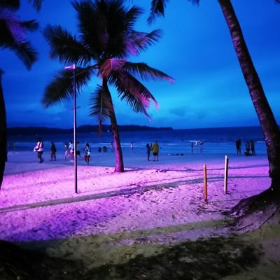 Looking for someone to make deep connections. Fun and deep talks, make adventures and create memorable experience.