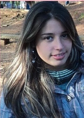 cheia de mania toda dengosa menina bonita sabr que gostosa com esse teu jeito faz oque quer de mim!